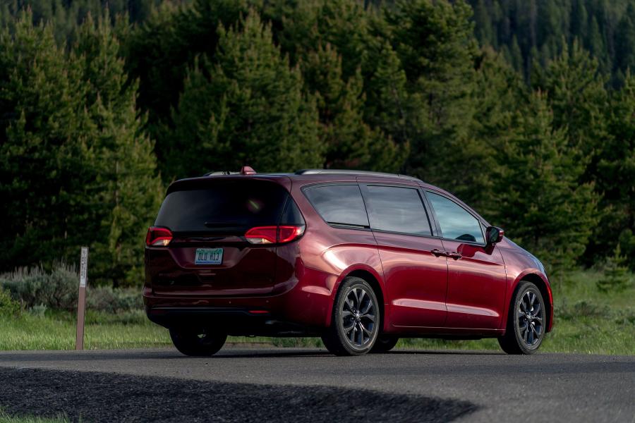  Chrysler Pacifica Limited S Appearance Package (RU) 2017 года  (фото 26 из 40)